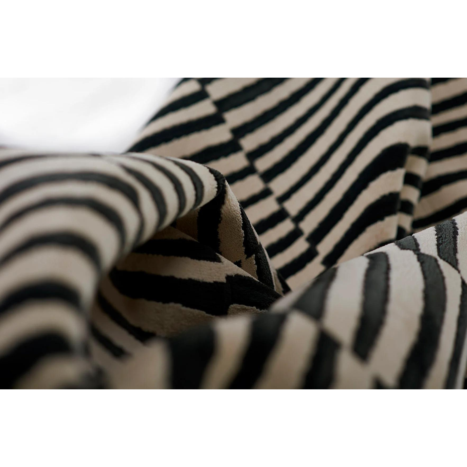 Xavier Black Lines Rug 0-rugs-patterned Momeni