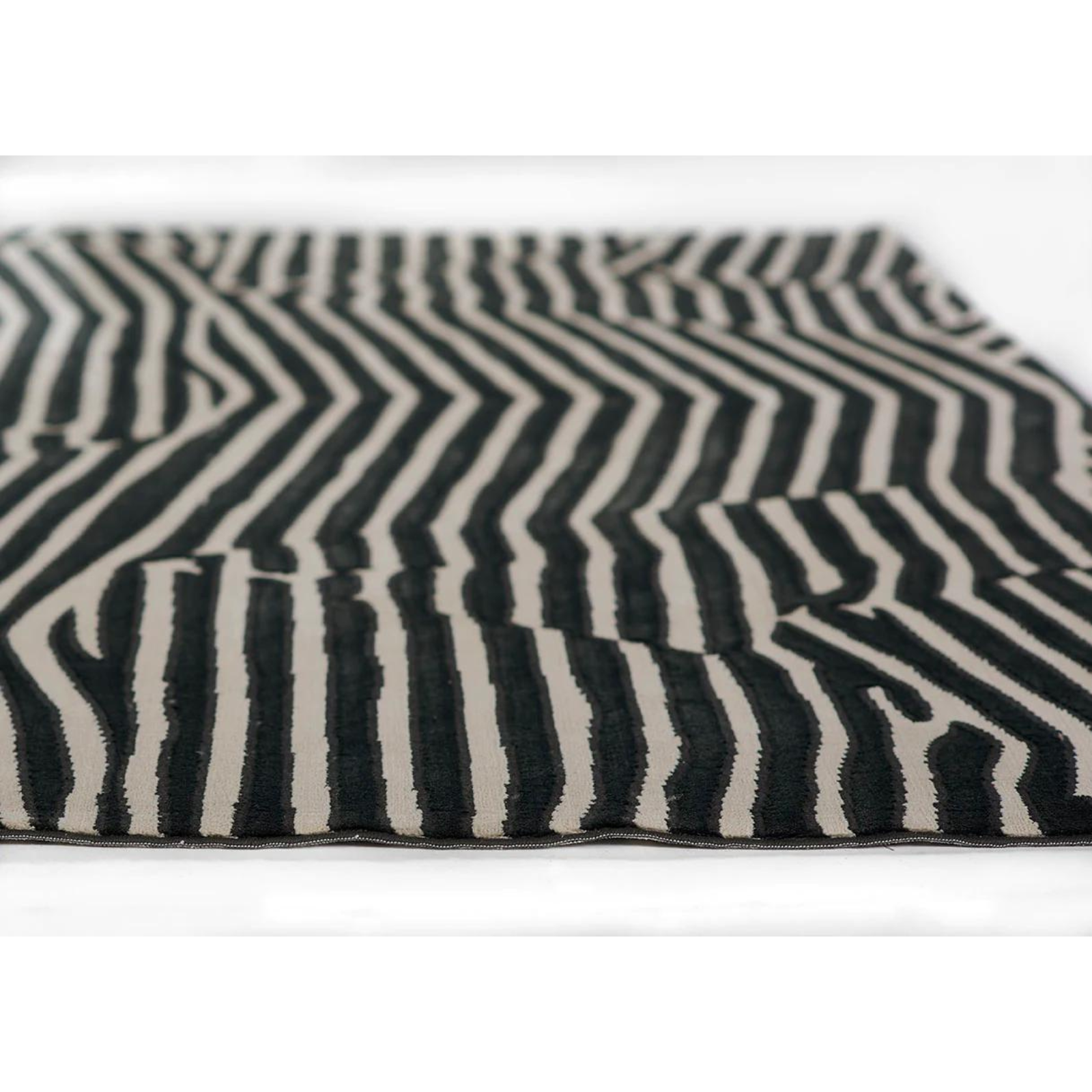 Xavier Black Waves Rug 0-rugs-patterned Momeni