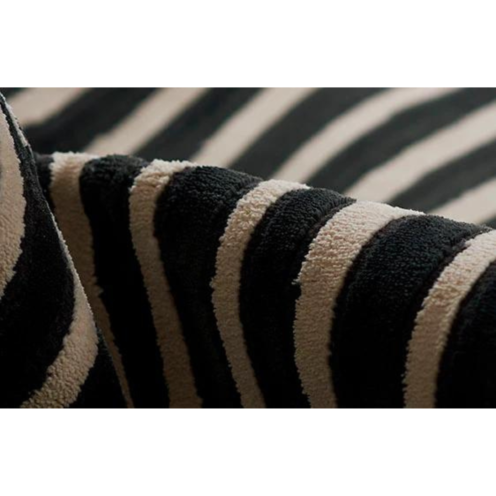 Xavier Black Waves Rug 0-rugs-patterned Momeni