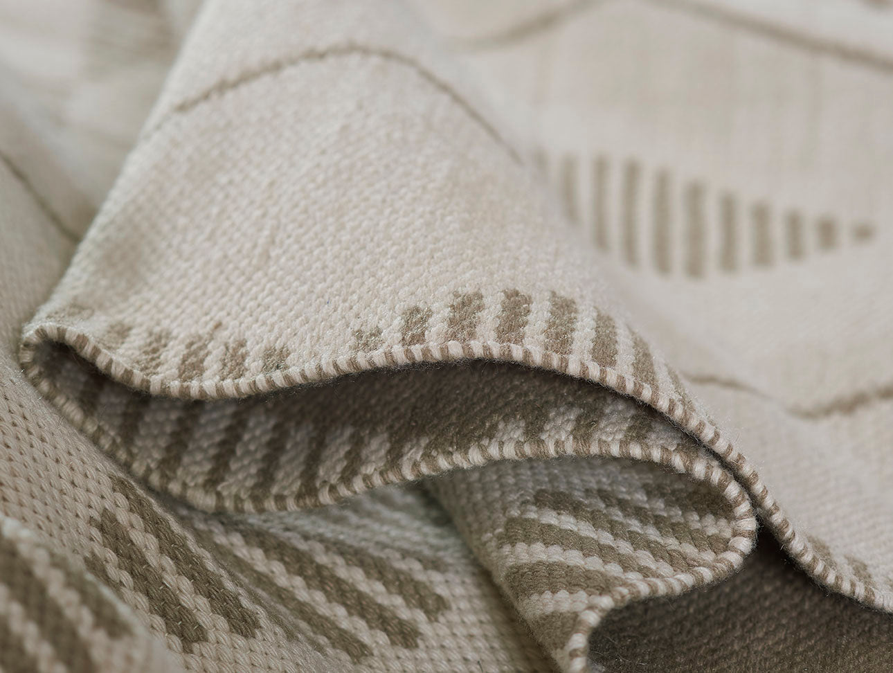 Mallow Beige Reversible Rug 5-Rugs - indoor/outdoor Momeni