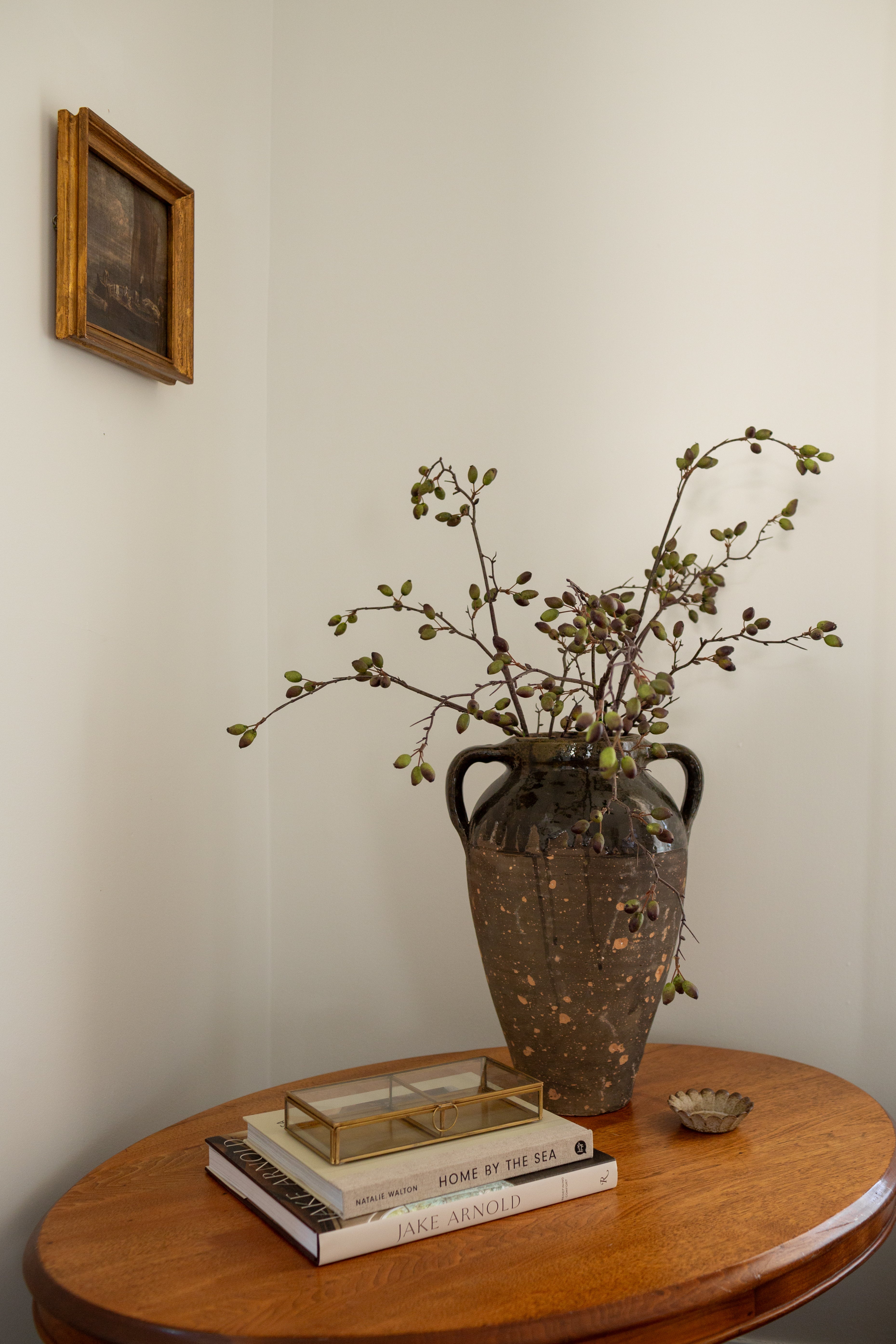 "Home By the Sea: The Surf Shacks and Hinterland Hideaways of Byron Bay" by Natalie Walton BOOKS - design Raincoast Books