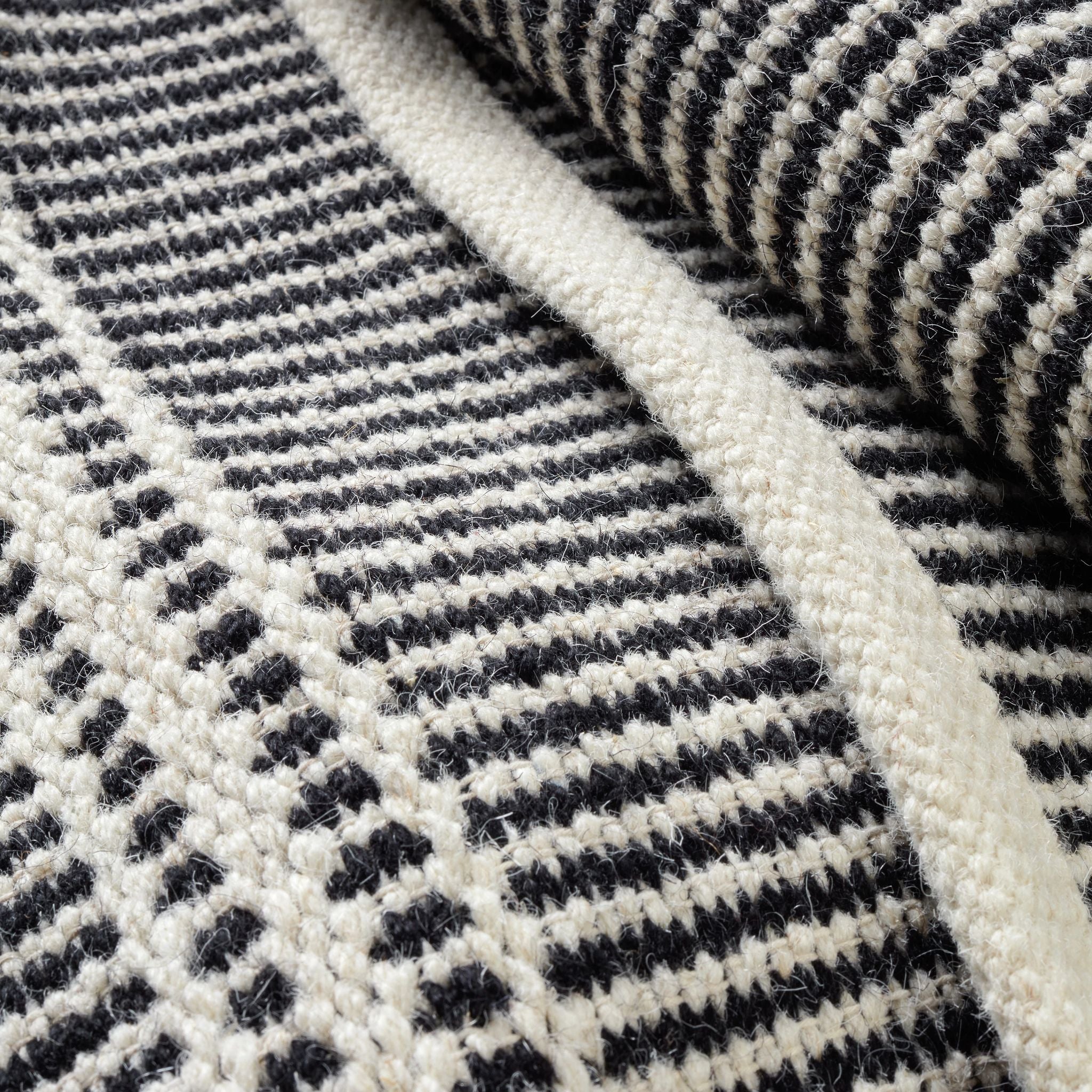 OVERSTOCK RUG - Malta Black/Ivory Handwoven Wool Rug - 8' x 10' IN STORE - Rugs Dash & Albert