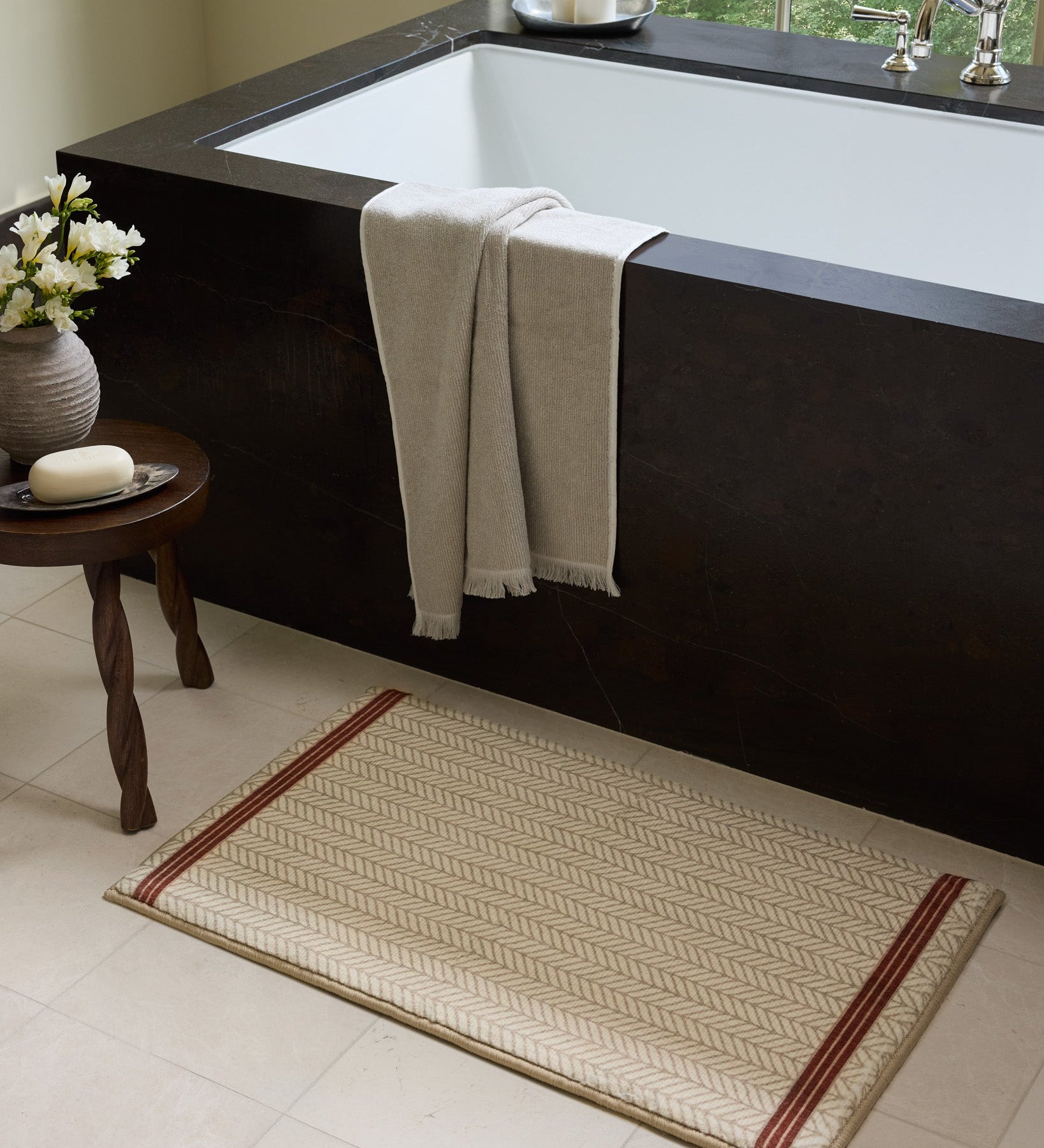 Chris Loves Julia x Loloi Marvin Ivory / Brick Bath Mat - Rug & Weave