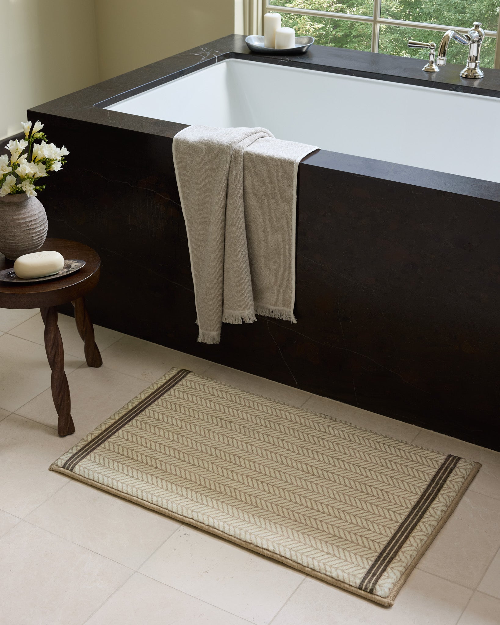 Chris Loves Julia x Loloi Marvin Ivory / Charcoal Bath Mat - Rug & Weave
