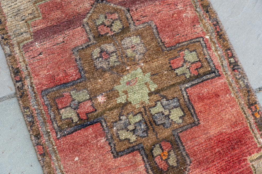 1'3" x 2'8" Vintage Oushak Rug RUGS - vintage Rug & Weave Rugs