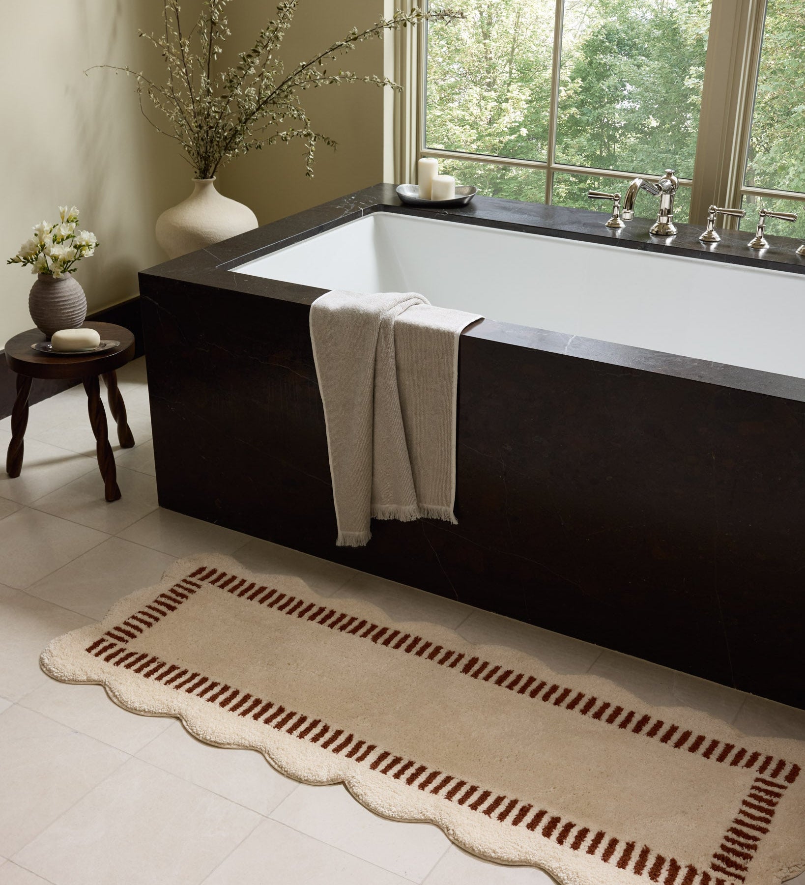 Chris Loves Julia x Loloi Valerie Ivory / Brick Bath Mat - Rug & Weave
