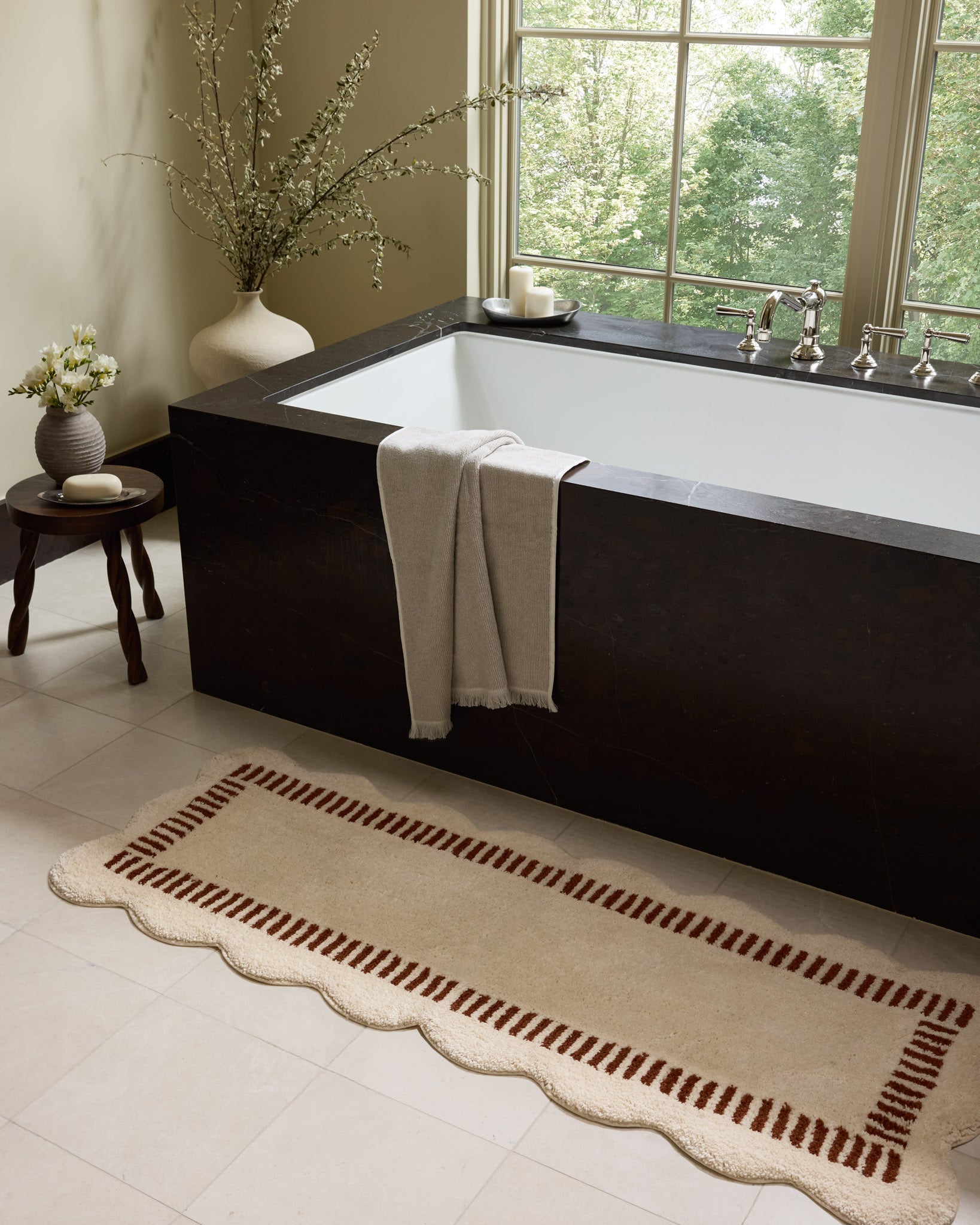 Chris Loves Julia x Loloi Valerie Ivory / Brick Bath Mat - Rug & Weave