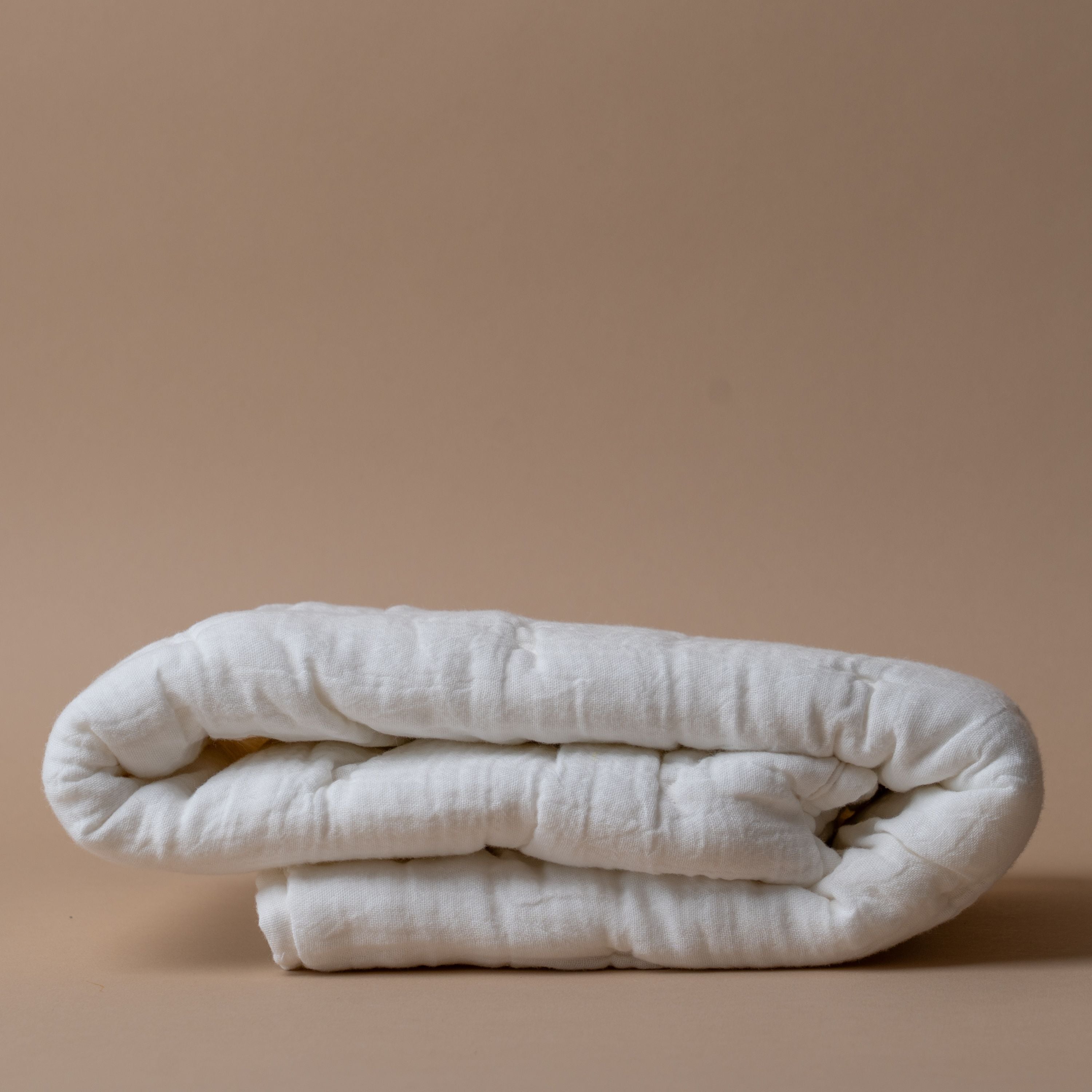 White Quilted Muslin Sham blanket Brunelli (ShopZio)