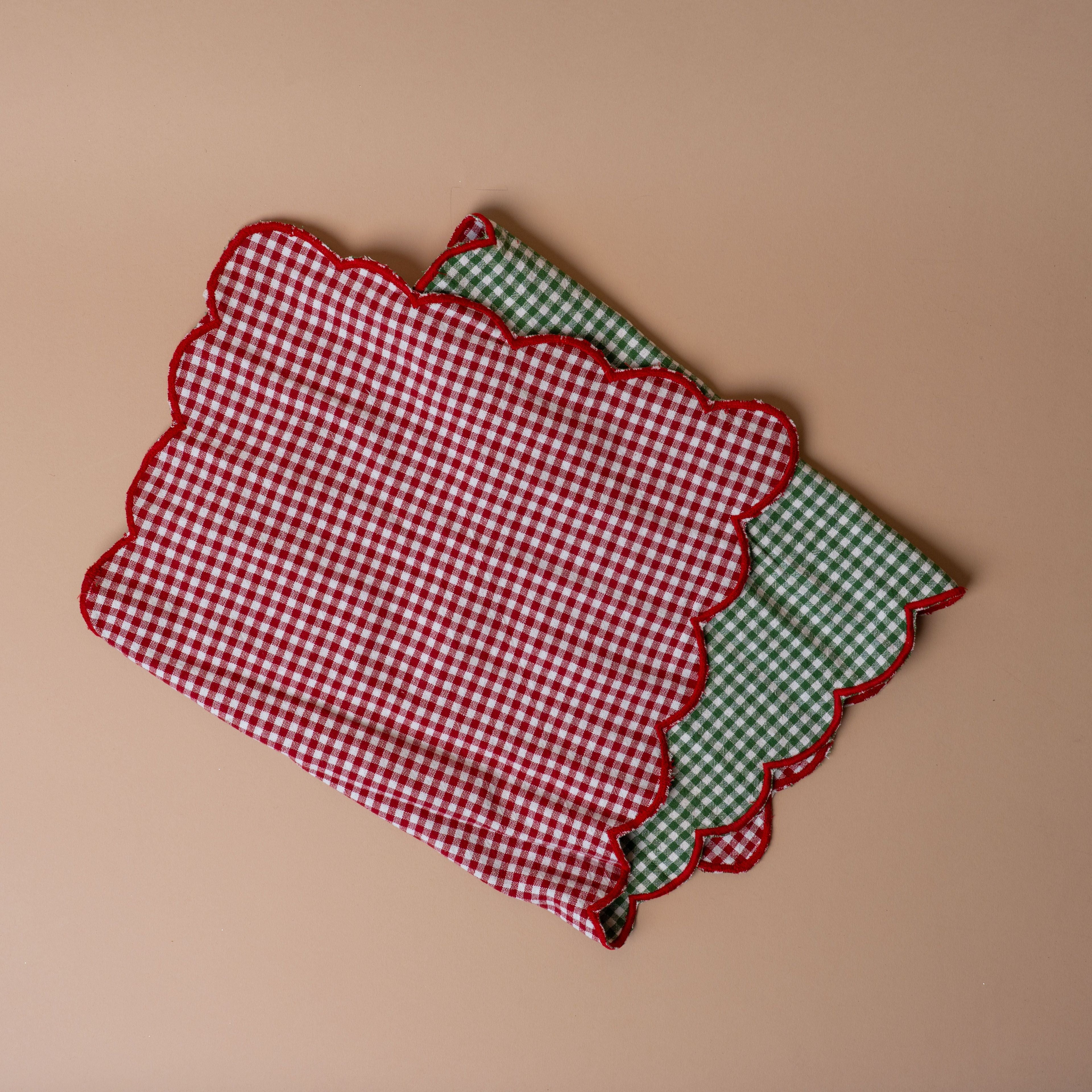 Cotton Scallop Runner