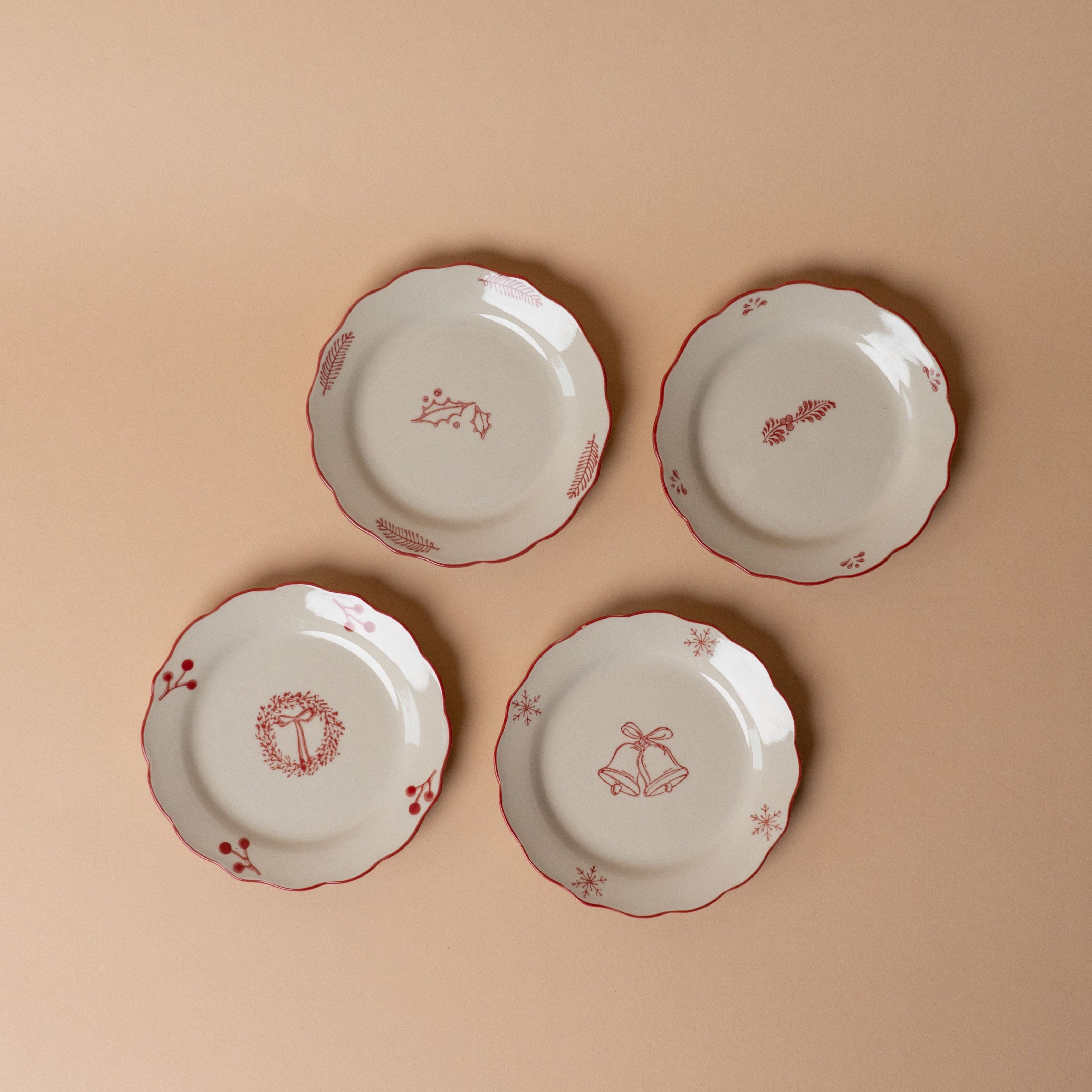 Stoneware Scallop Holiday Plate
