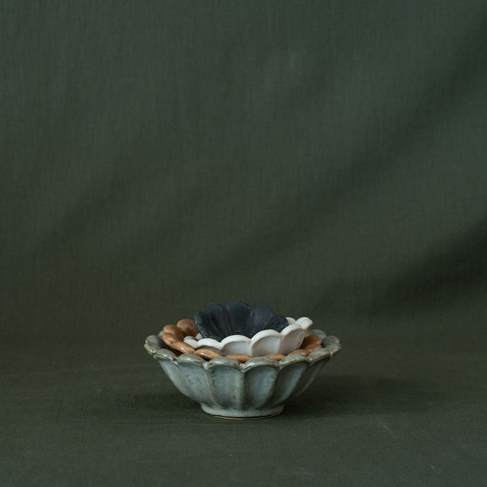 Flower Petal Stoneware Bowl Set - Rug & Weave