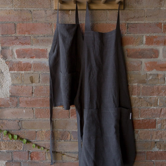 RUG & WEAVE made - Charcoal Linen Apron