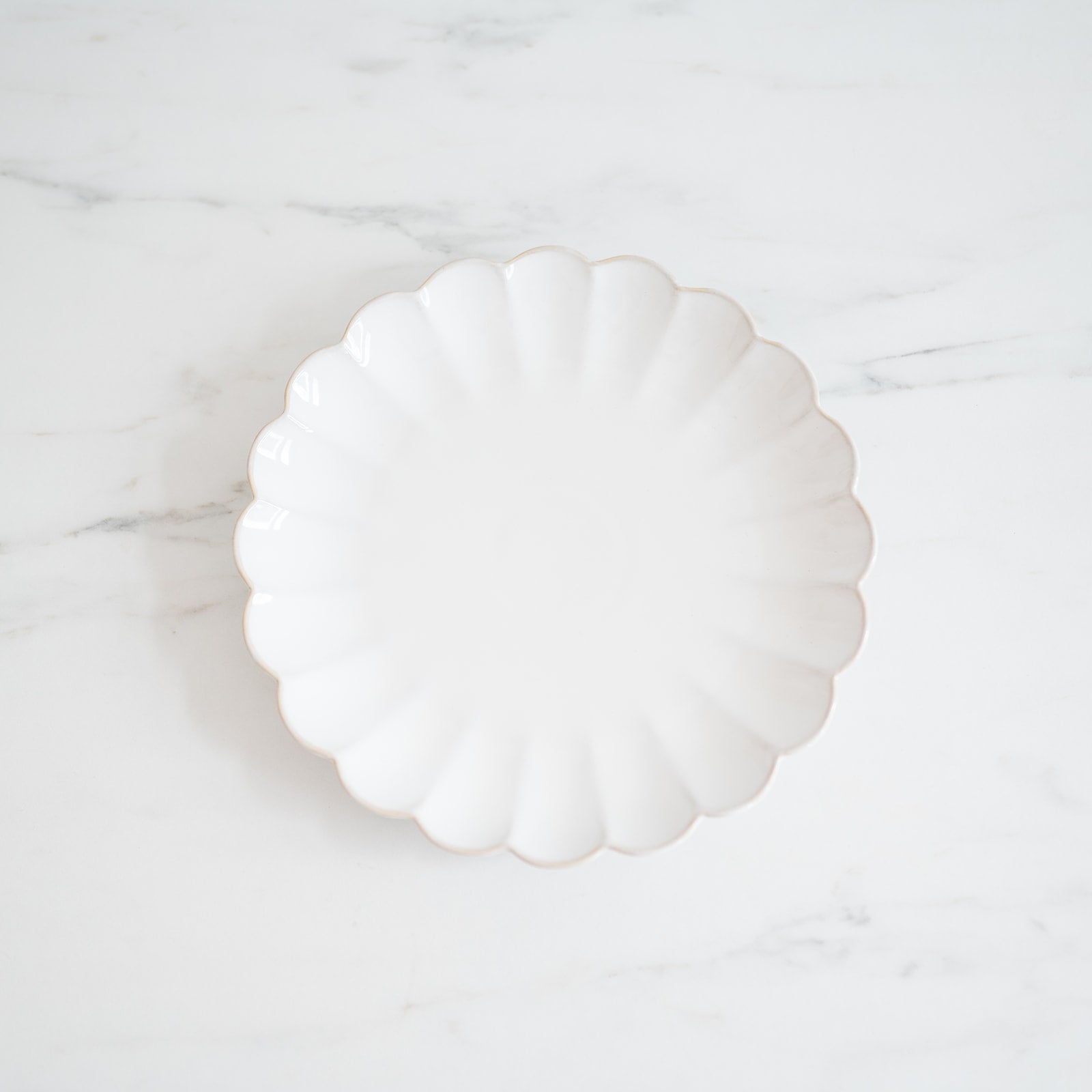 White Tulip Stoneware Plate - Rug & Weave